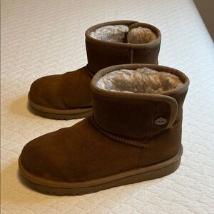 UGG Chestnut Sheepskin Ankle Boots, kids size 4 Mini Bailey Boots